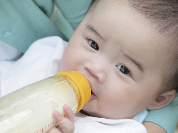 Bình sữa cho bé sơ sinh loại nào tốt mẹ chưa có kinh nghiệm nên biết 