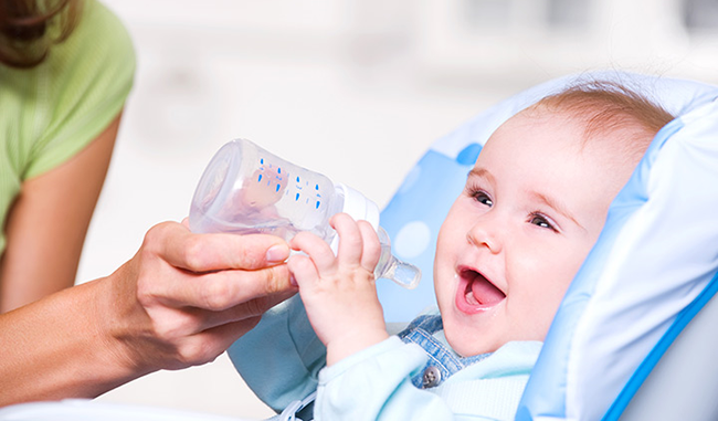 Bình sữa nào tốt cho bé từ 0 – 6 tháng tuổi? (1)