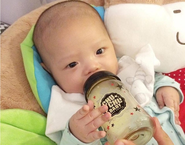 Bình sữa nào tốt cho bé từ 0 – 6 tháng tuổi? (2)