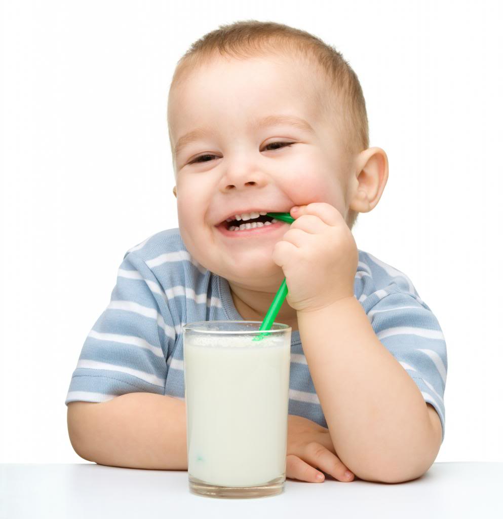 Cách chọn sữa tươi phù hợp cho bé theo độ tuổi