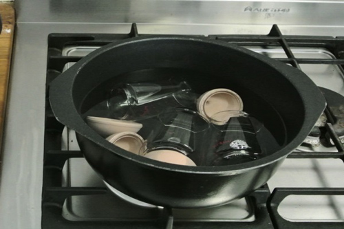 Cách khử trùng bình sữa không tốn tiền mà hiệu quả (1)