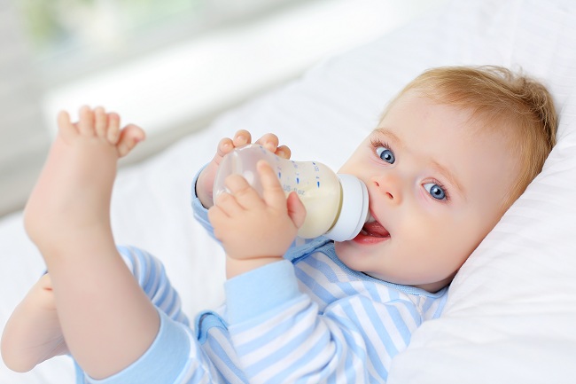 Hướng dẫn chọn bình sữa trẻ em loại nào tốt nhất cho bé tập bú bình