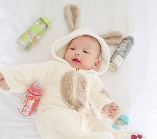 Review nên dùng bình sữa loại nào tốt nhất cho trẻ sơ sinh (1)