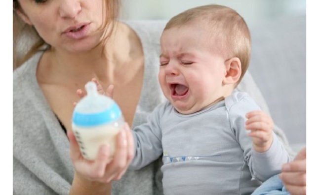 Nên dùng bình sữa nào cho trẻ sơ sinh lười ti bình? (1)