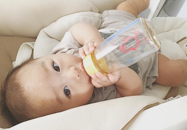 Review bình sữa em bé loại nào tốt cho trẻ dưới và trên 6 tháng tuổi (2)