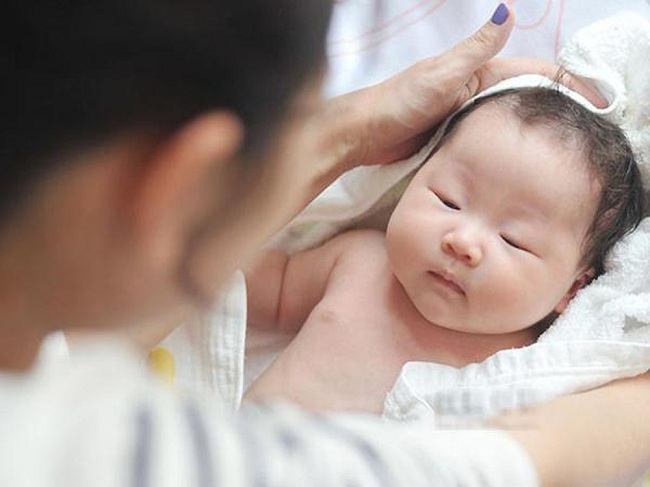 Phải làm sao khi trẻ bị rụng tóc vành khăn? (3)