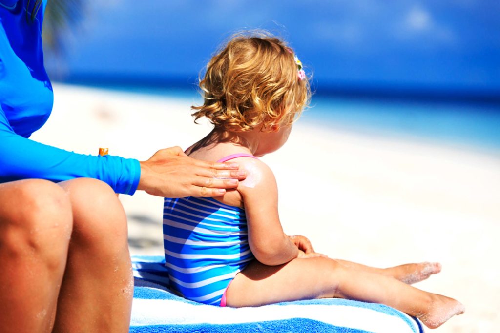 Trẻ em có nên dùng kem chống nắng không? Dùng nhiều có hại da không? (1)